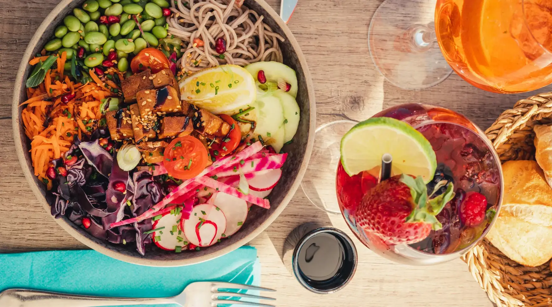 A lunch dish with a cocktail at Hotel Bloom.