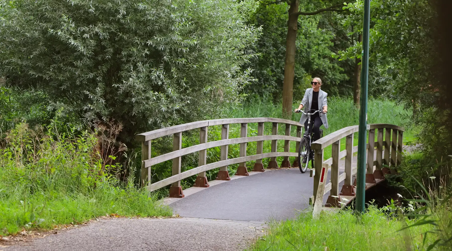 meisje op de fiets