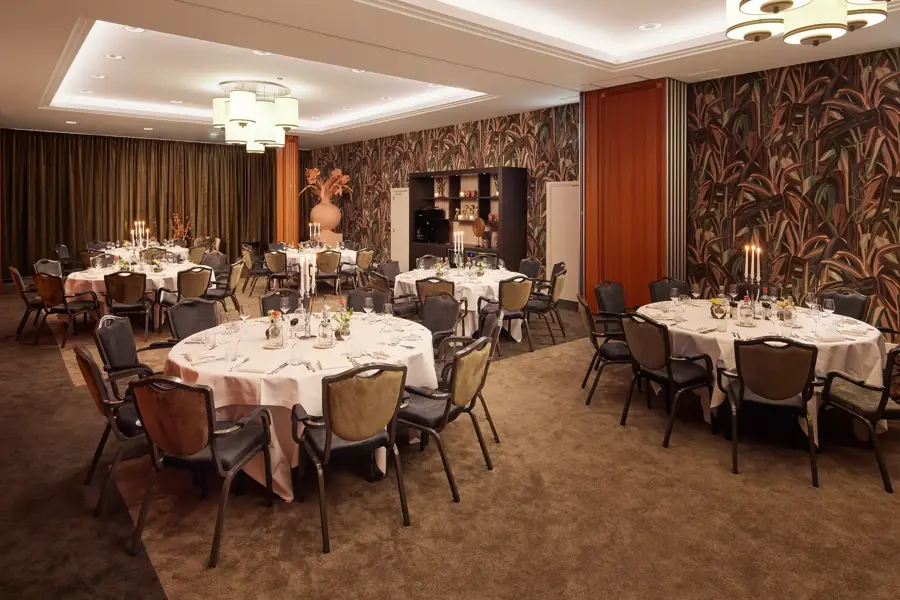 Vergaderzaal Tulp 6-7 ingedekt, dineropstelling