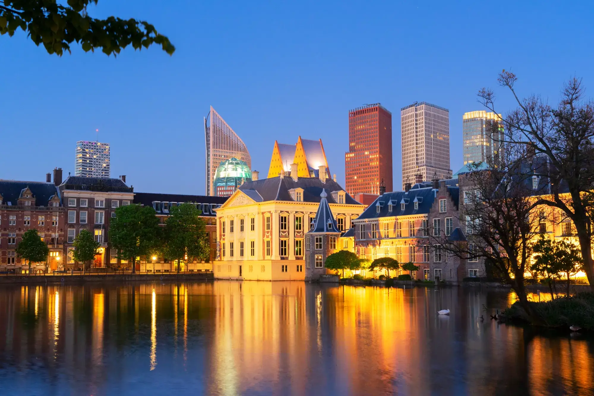 Den Haag in de avond