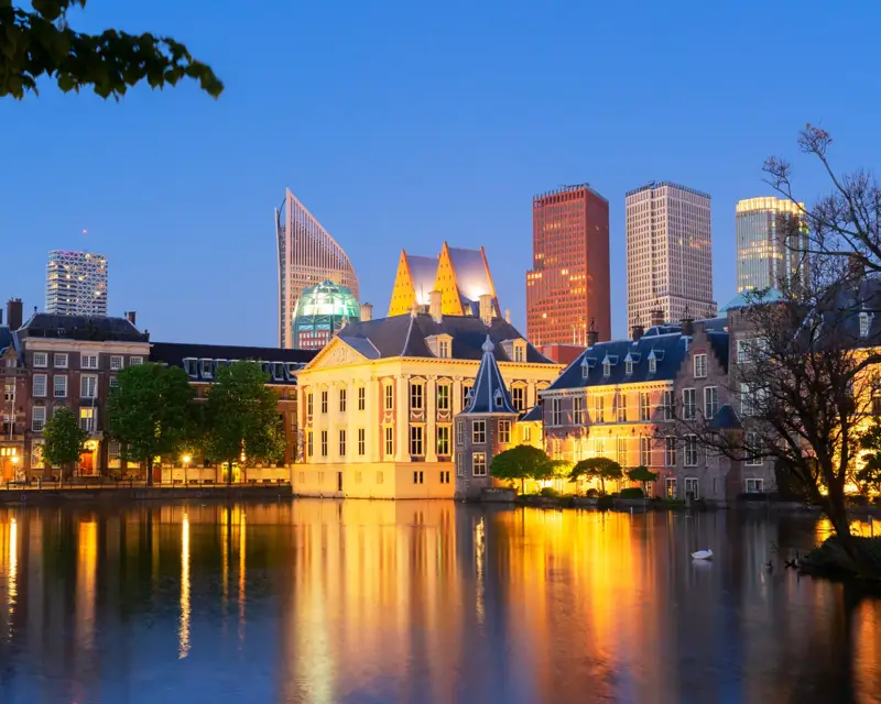 Den Haag in de avond