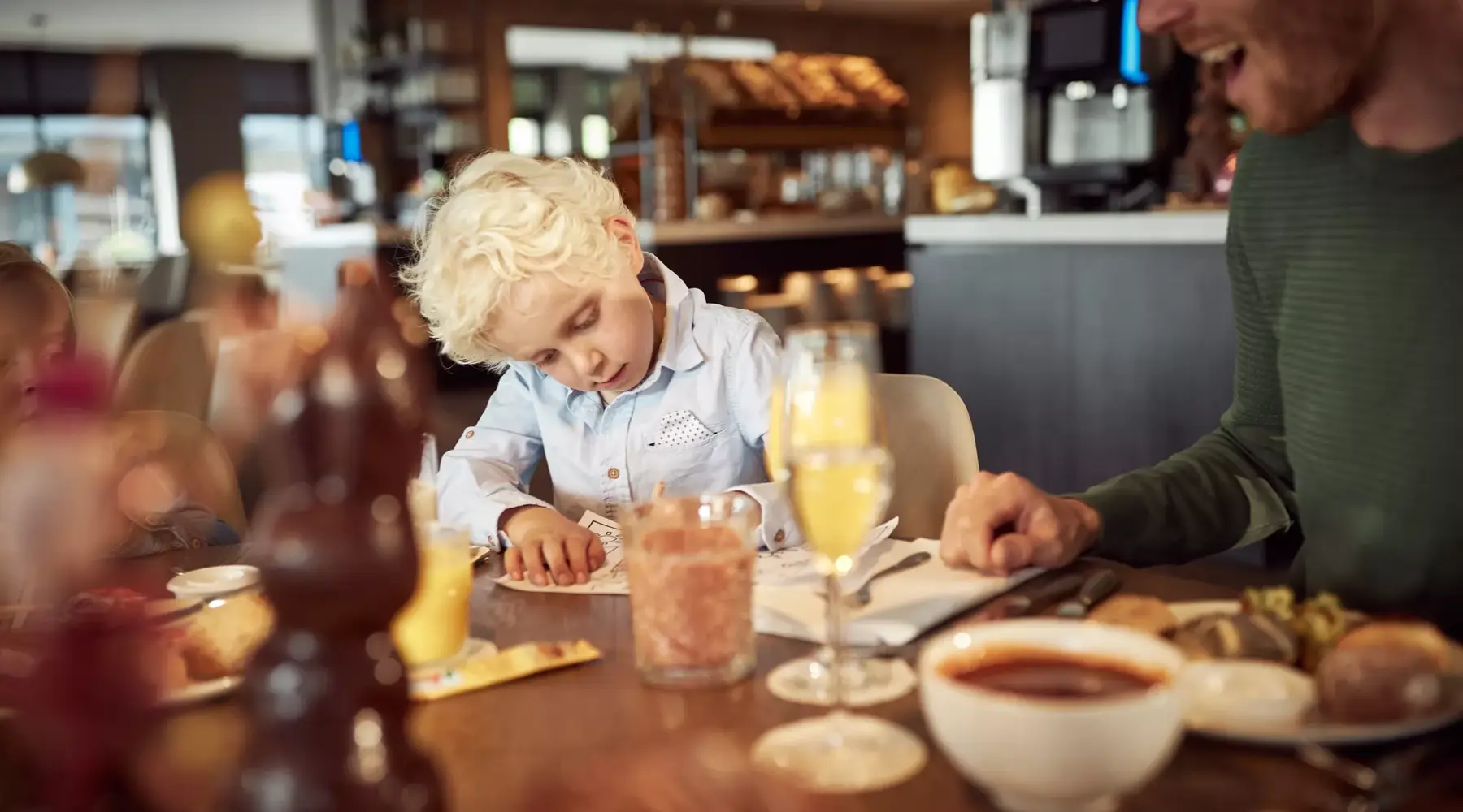 Kinder im Restaurant