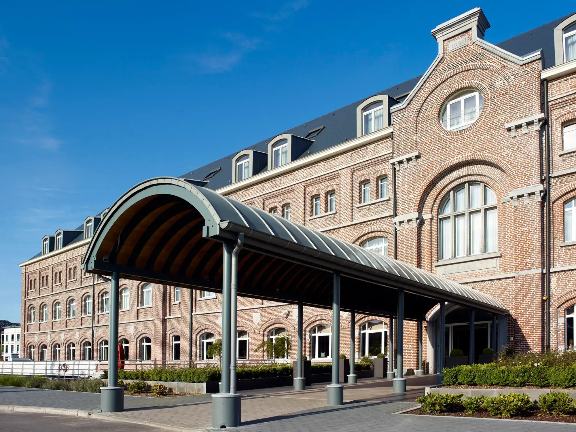 Vooraanzicht hotel
