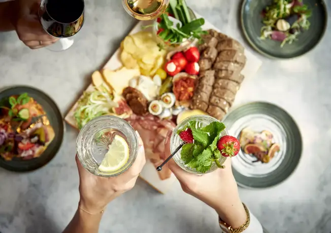 Borrelplank met drankjes