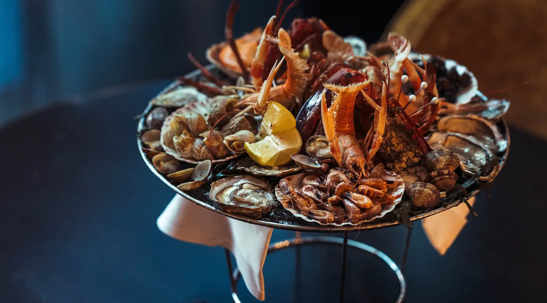 Meeresfrüchte-Mittagessen auf der Terrasse des Restaurants Cocotte