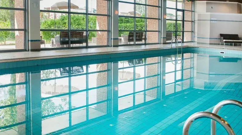 Schwimmbad im Van der Valk Hotel Eindhoven