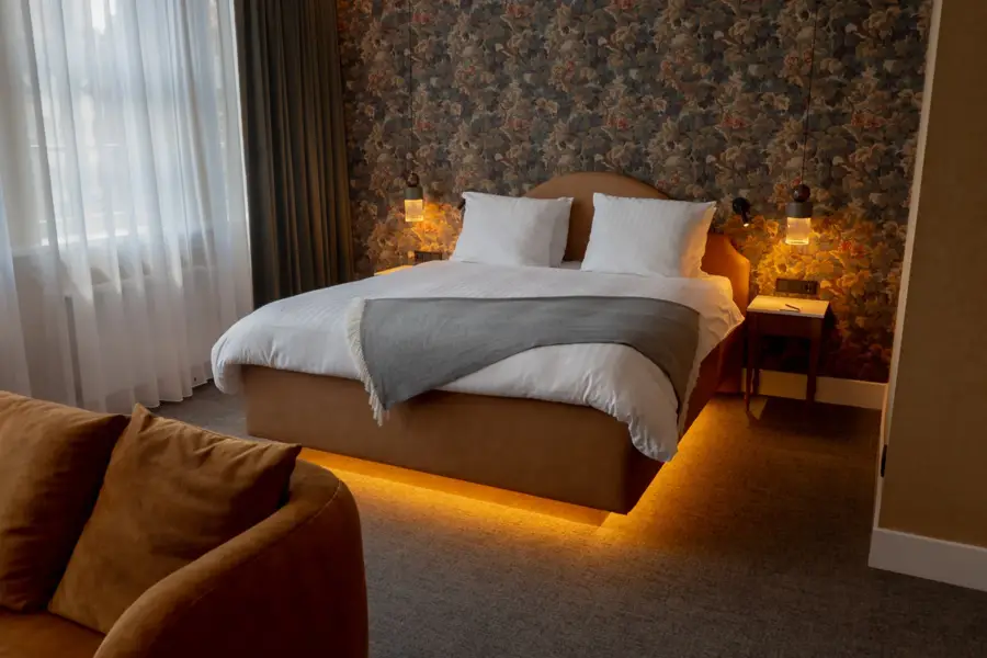 Executive Bett