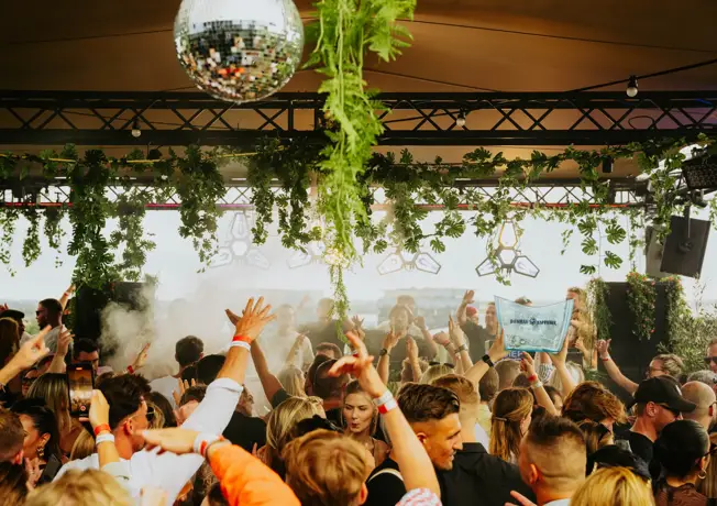 Rooftop feest bij Van der Valk Hotel Gent