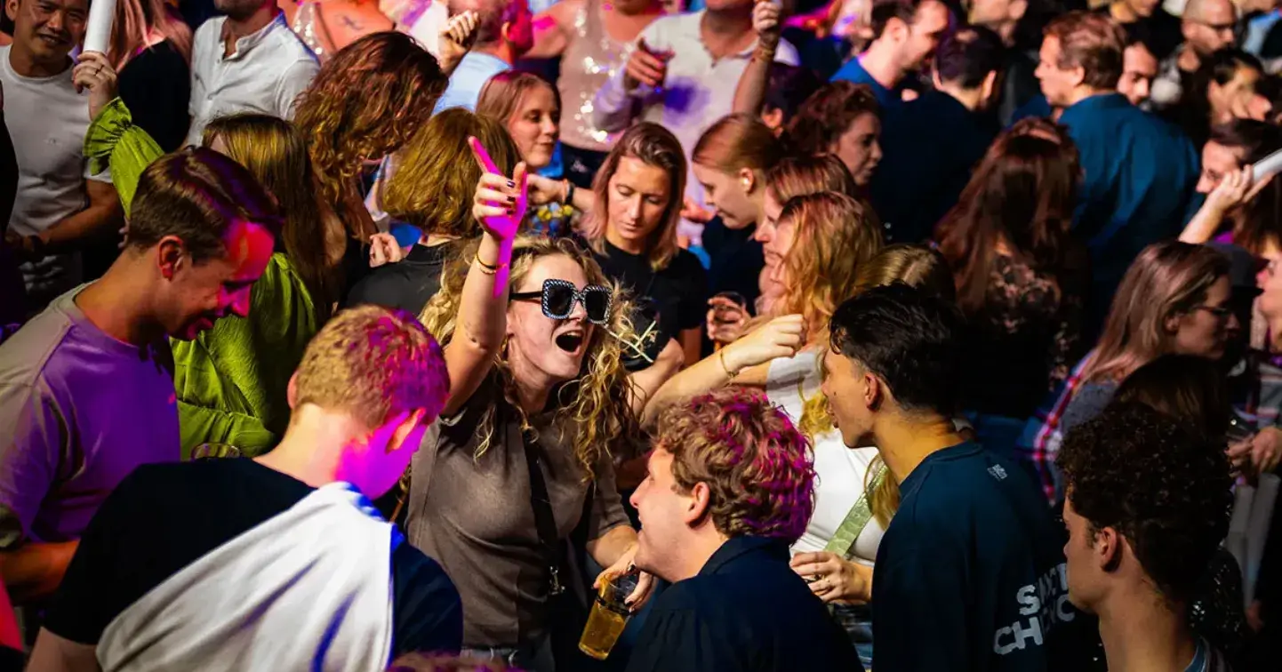 WE ALL LOVE PARTY HOTEL NULAND