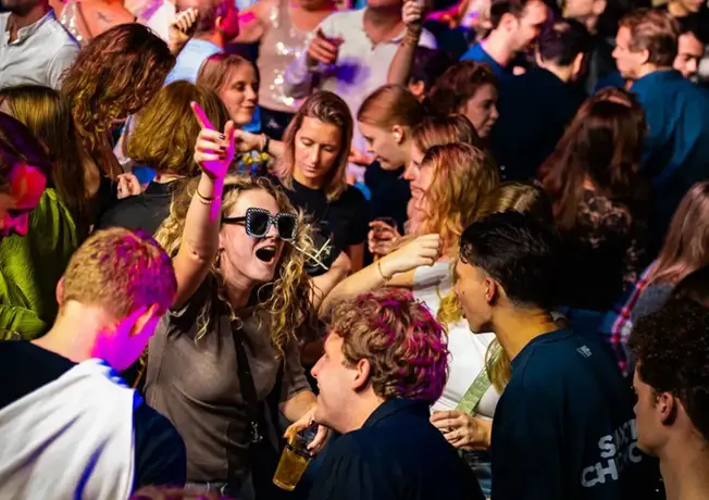 WE ALL LOVE PARTY HOTEL NULAND