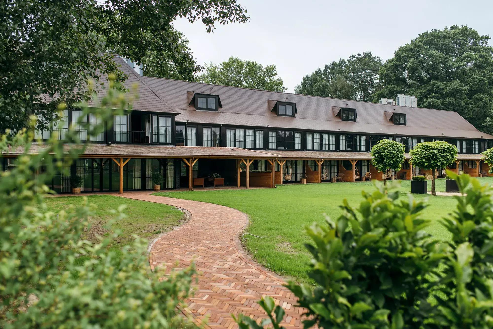 Vorderansicht des Hotel Apeldoorn – de Cantharel