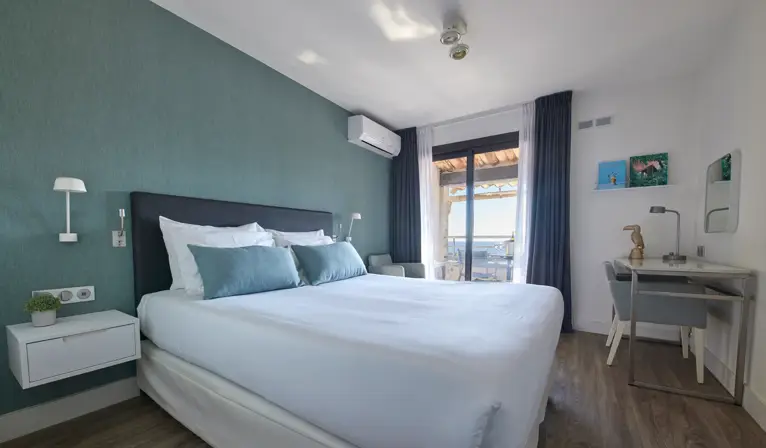 Confort Zimmer mit Meerblick und Balkon
