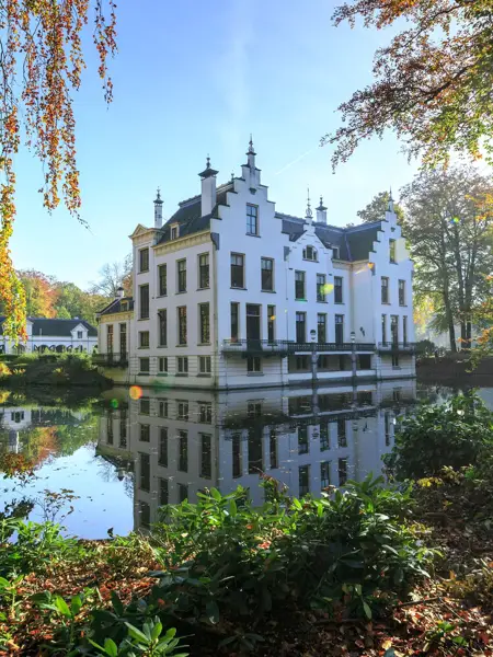 View of the white castle Staverden surrounded by water