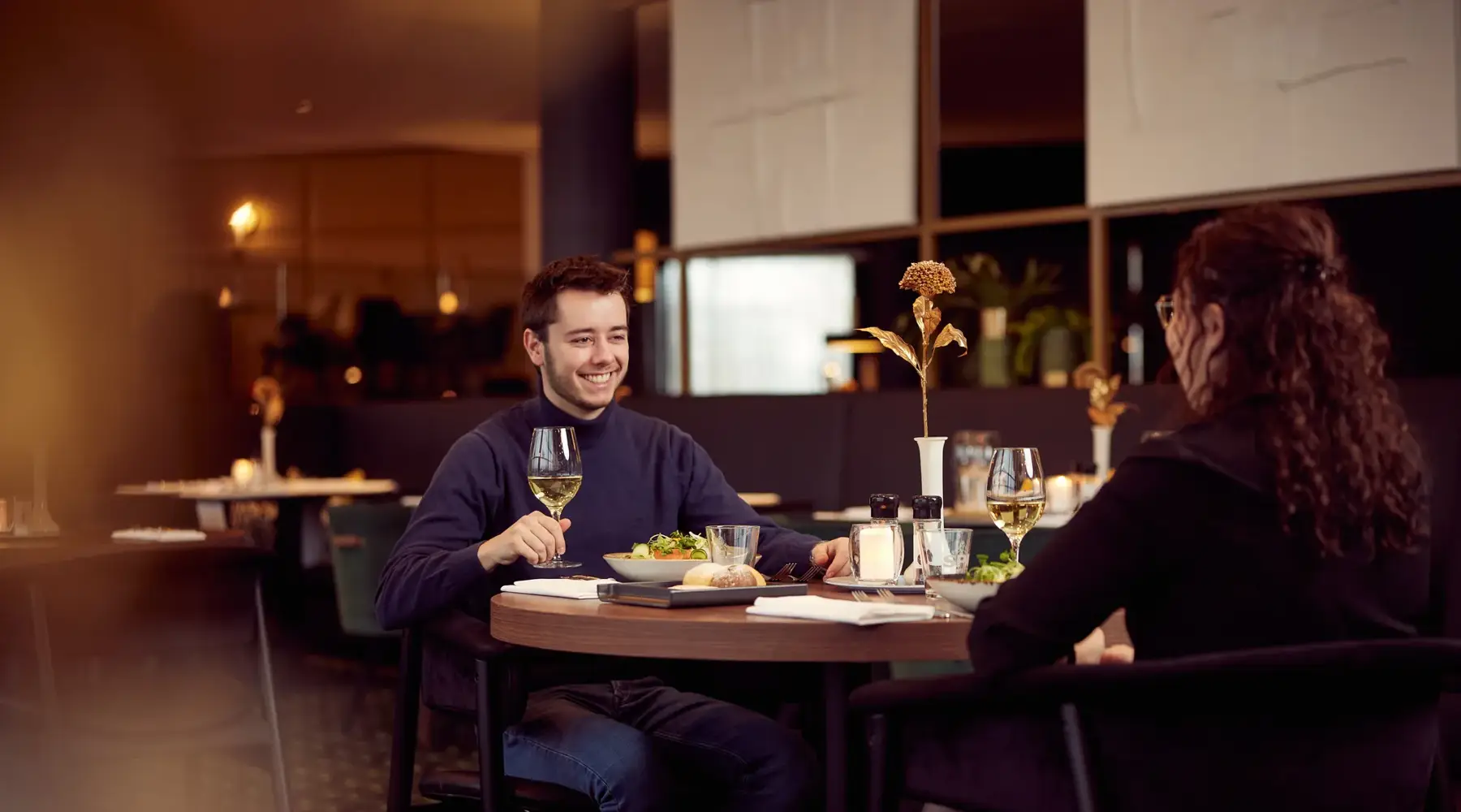 2mensen samen lunchen 