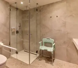 salle de bain pour personnes handicapées