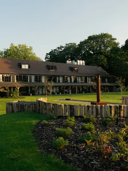 Hotel Apeldoorn-De Cantharel entlang der A1