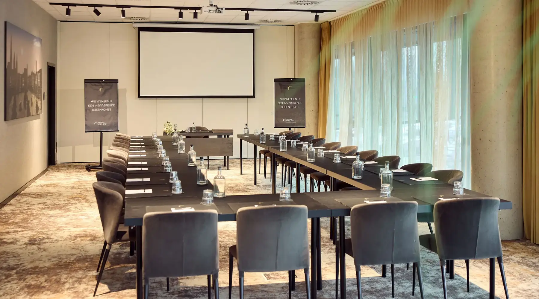u-vorm opstelling voor groepen tot 30 personen in zaal vrijdagmarkt