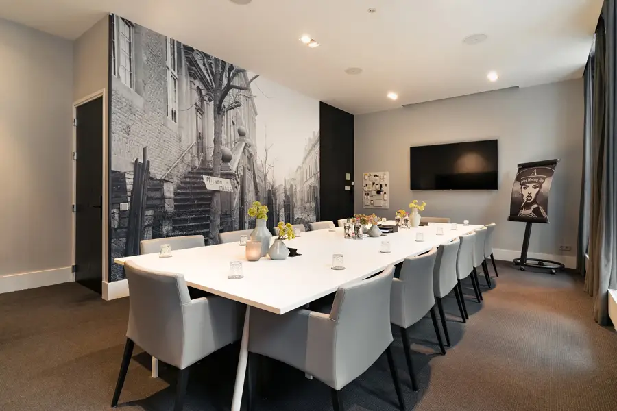 Tafel in zaal het archief