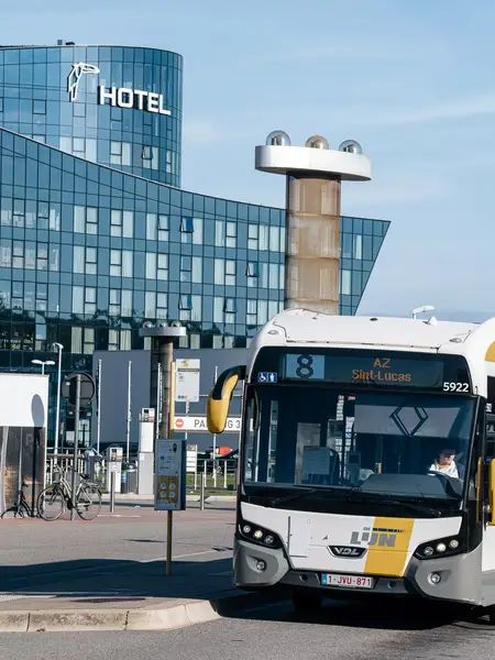 Openbaar vervoer vlak aan Hotel Gent en Planet Group arena