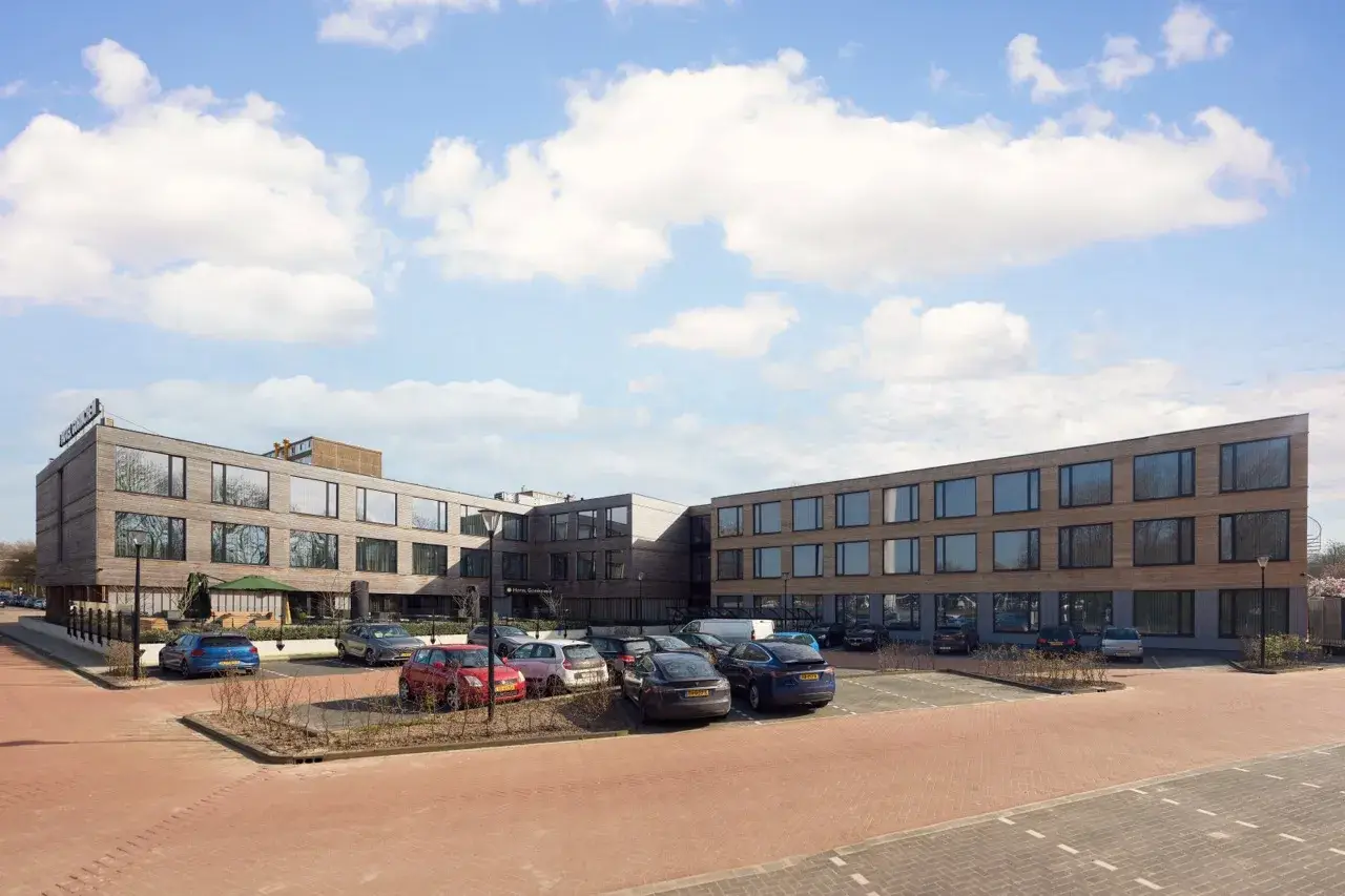 Parking lot of Hotel Gorinchem-A27.