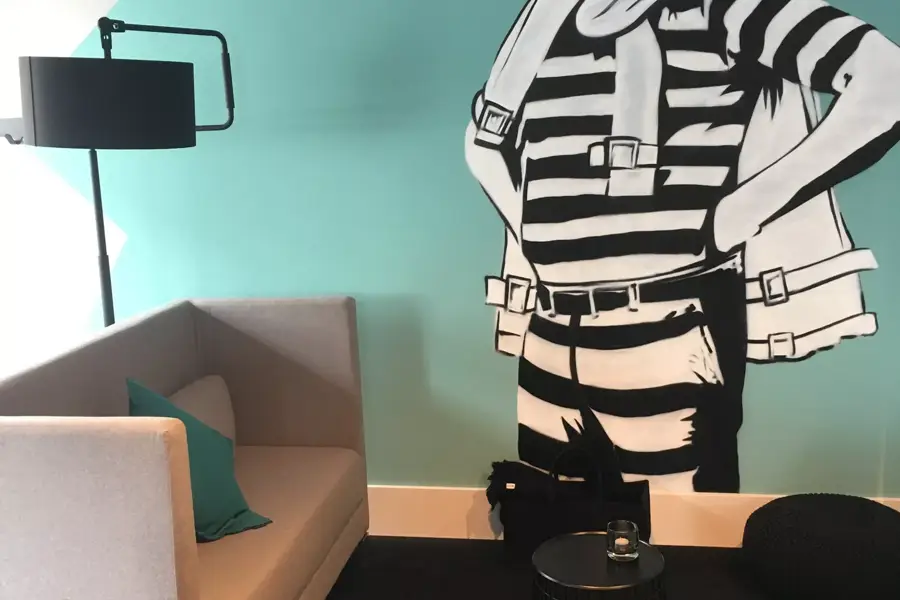 Bank en tafel zaal de kracht