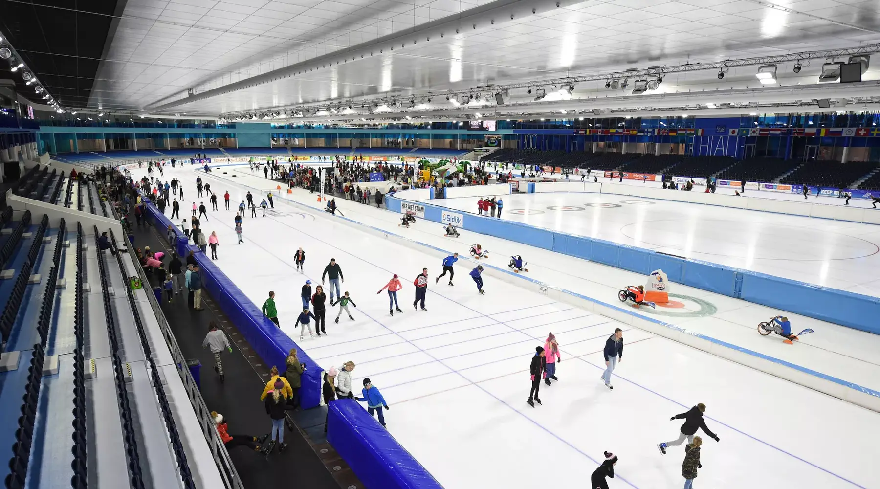 Schaatsers in Thialf