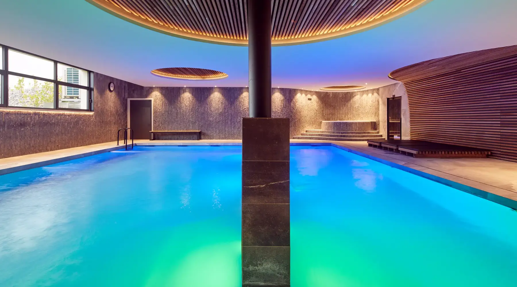 Van der Valk Hotel Mons swimming pool