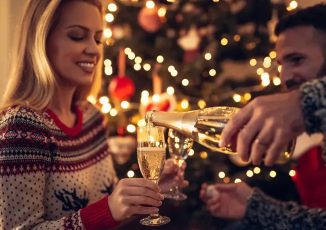 Champagner einschenken