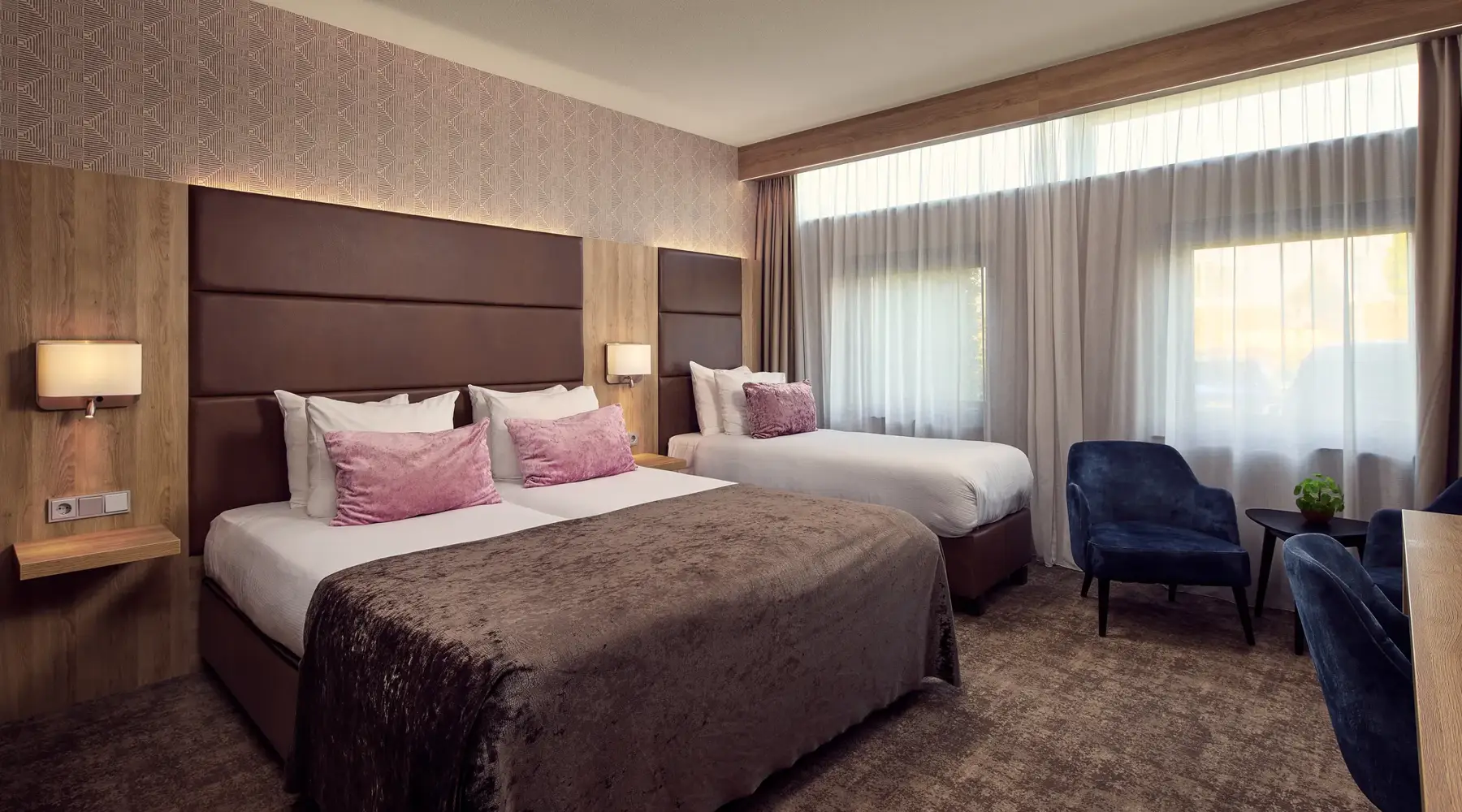Comfort room 3 persons