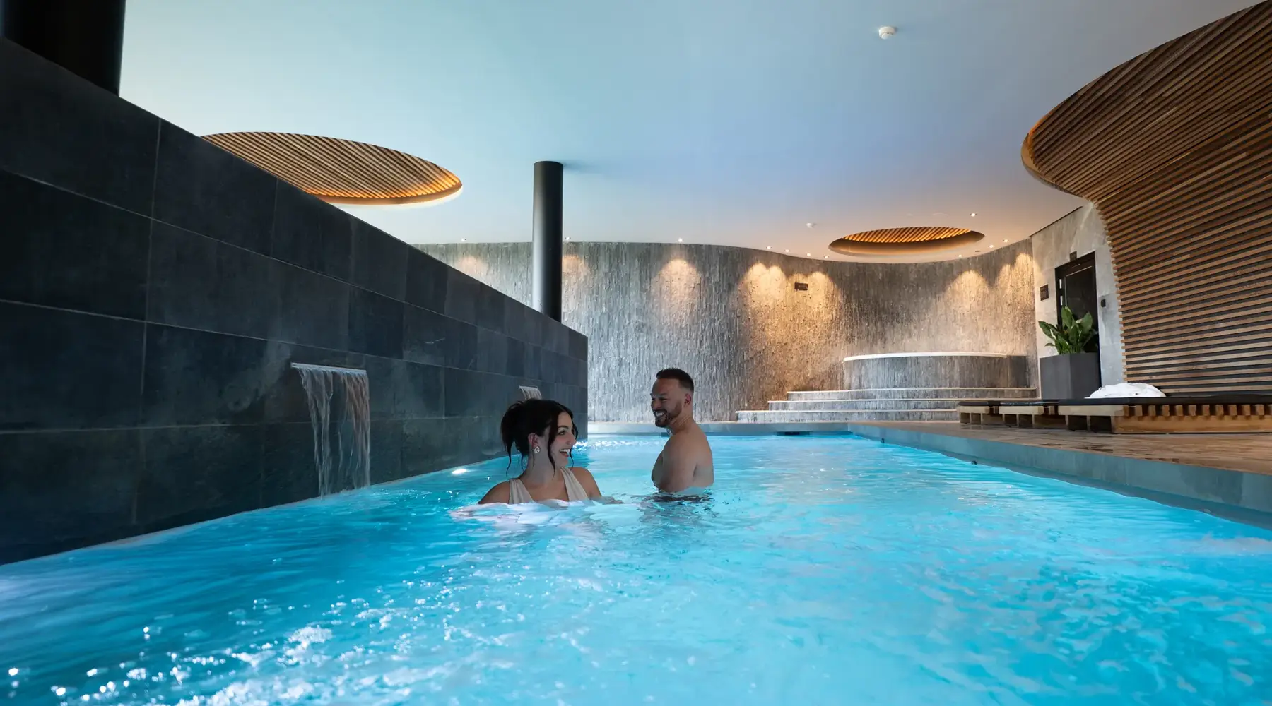 Zwembad bij Van der Valk Hotel Mons Congres & Spa