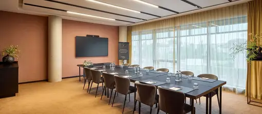 Salle de réunion Belfort en configuration salle de conseil