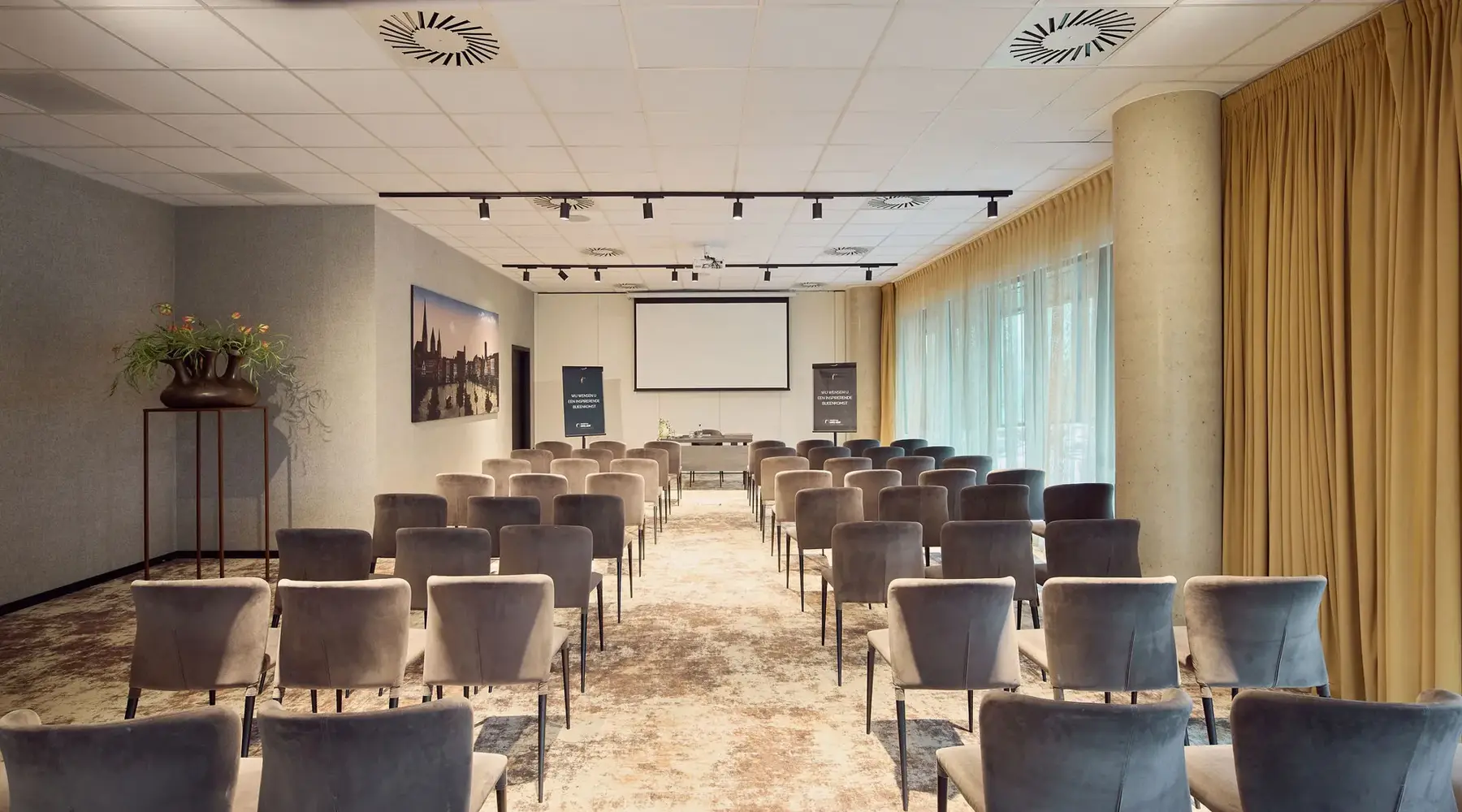 Zaal Vrijdagmarkt in theateropstelling