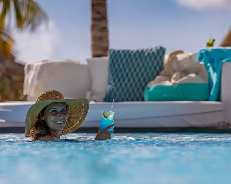 Frau im Schwimmbad