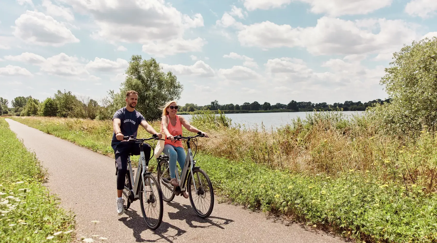 Fahrradfahrendes Paar