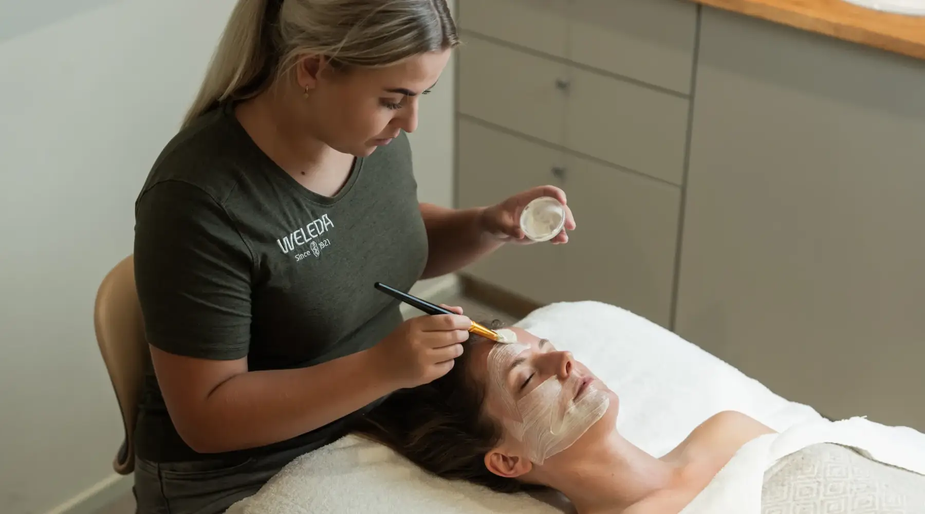 Gesichtsbehandlung | Weleda City Spa
