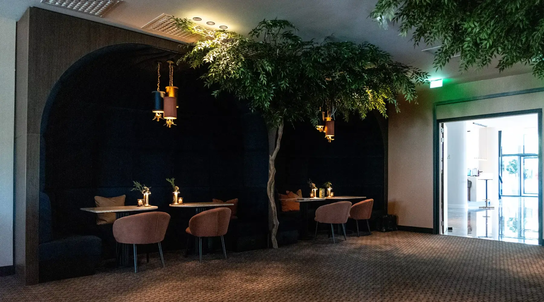 Interior of Restaurant Suyd
