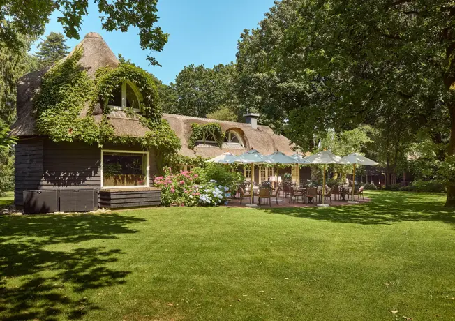 Garten von Hotel Apeldoorn - de Cantharel