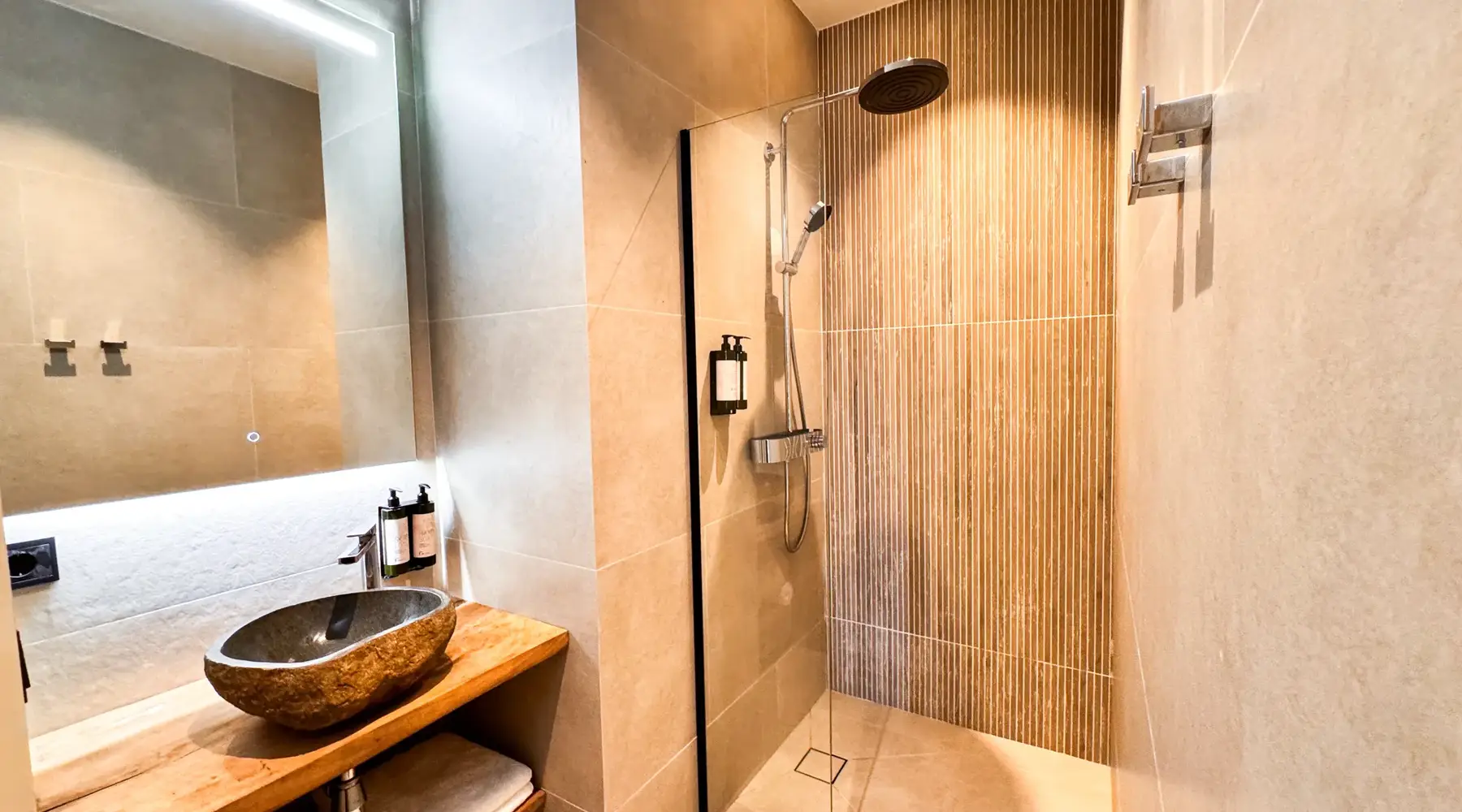 Bathroom of the Royal Residence 2-room apartment