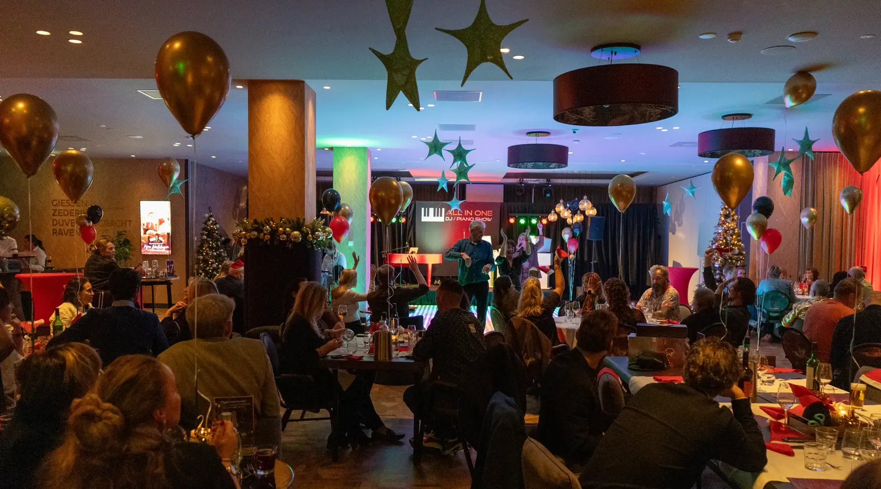 Weihnachtsdinner-Show