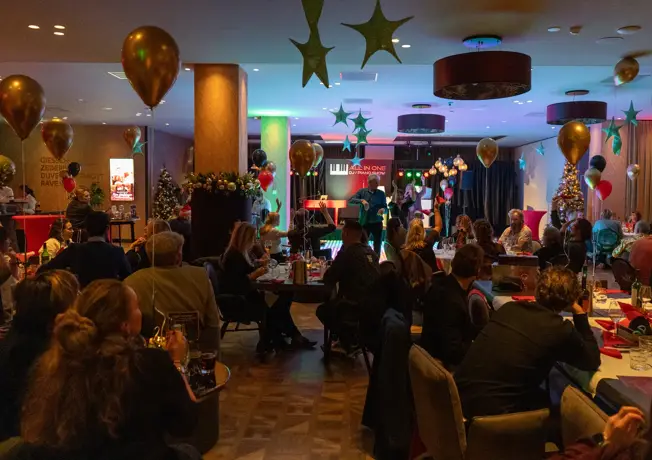 Weihnachtsdinner-Show