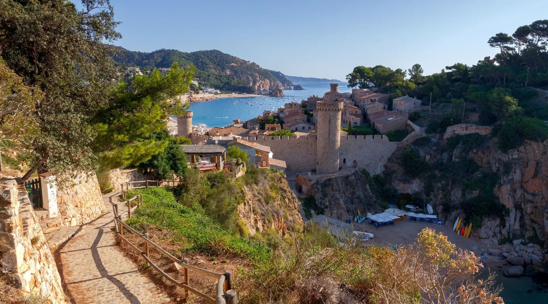 Wanderweg entlang der Küste und der Klippen von Tossa de Mar