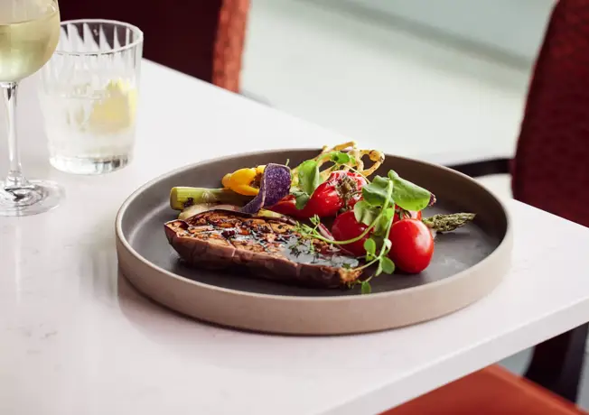 Gerecht op tafel in een restaurant