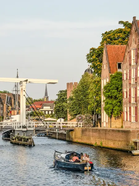 Kanal bei Sonnenuntergang in Zwolle