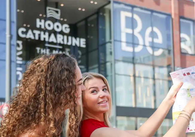 Women shopping in Utrecht
