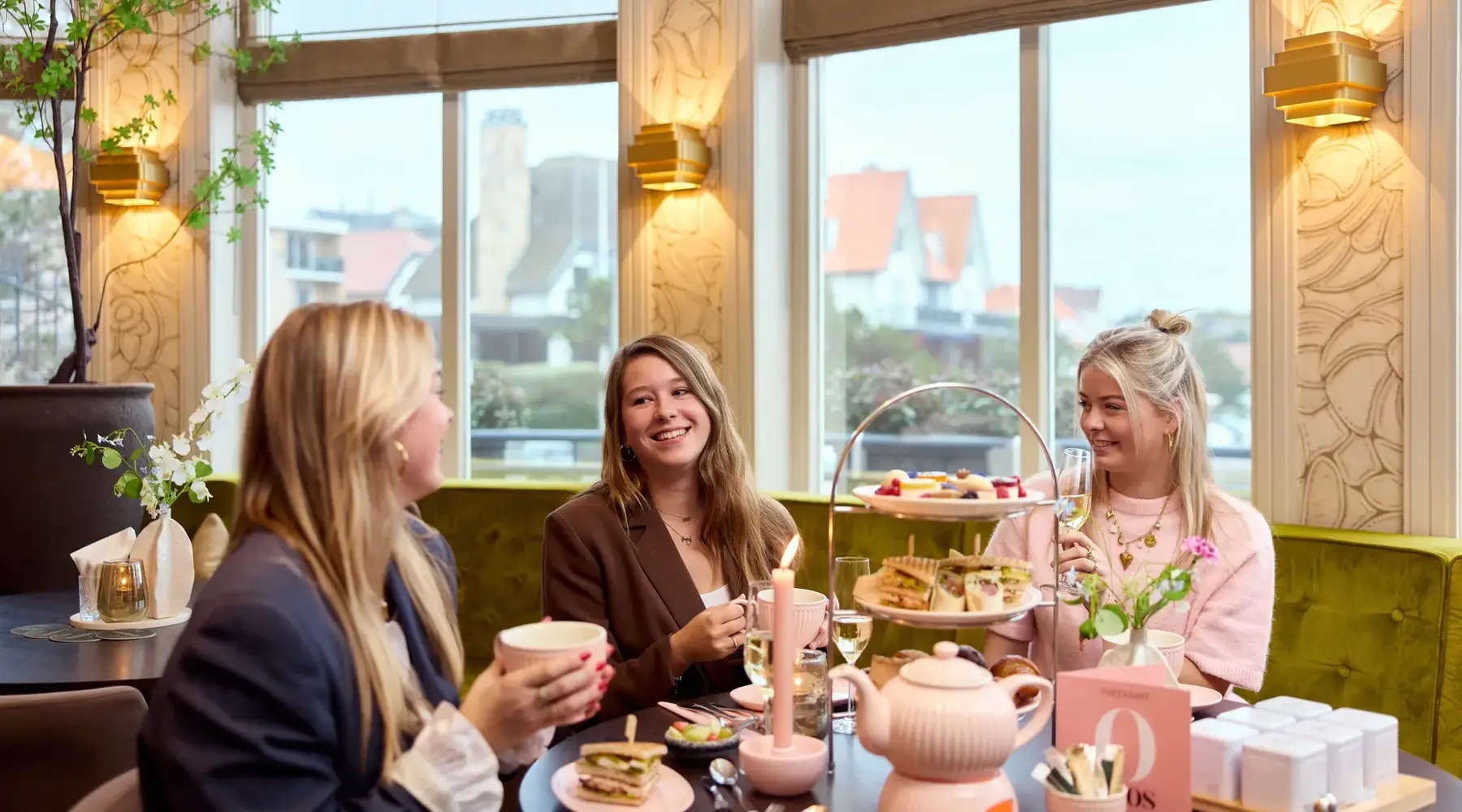 Foto van een high Tea bij het Van der Valk Palace Hotel Noordwijk