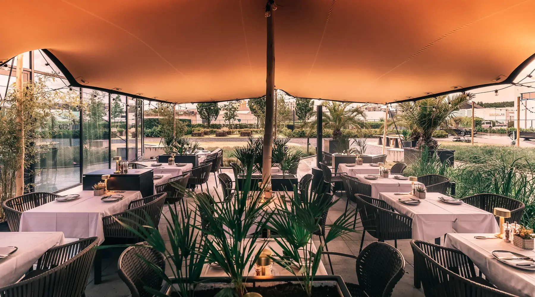 Meeresfrüchte-Mittagessen auf der Terrasse des Restaurants Cocotte