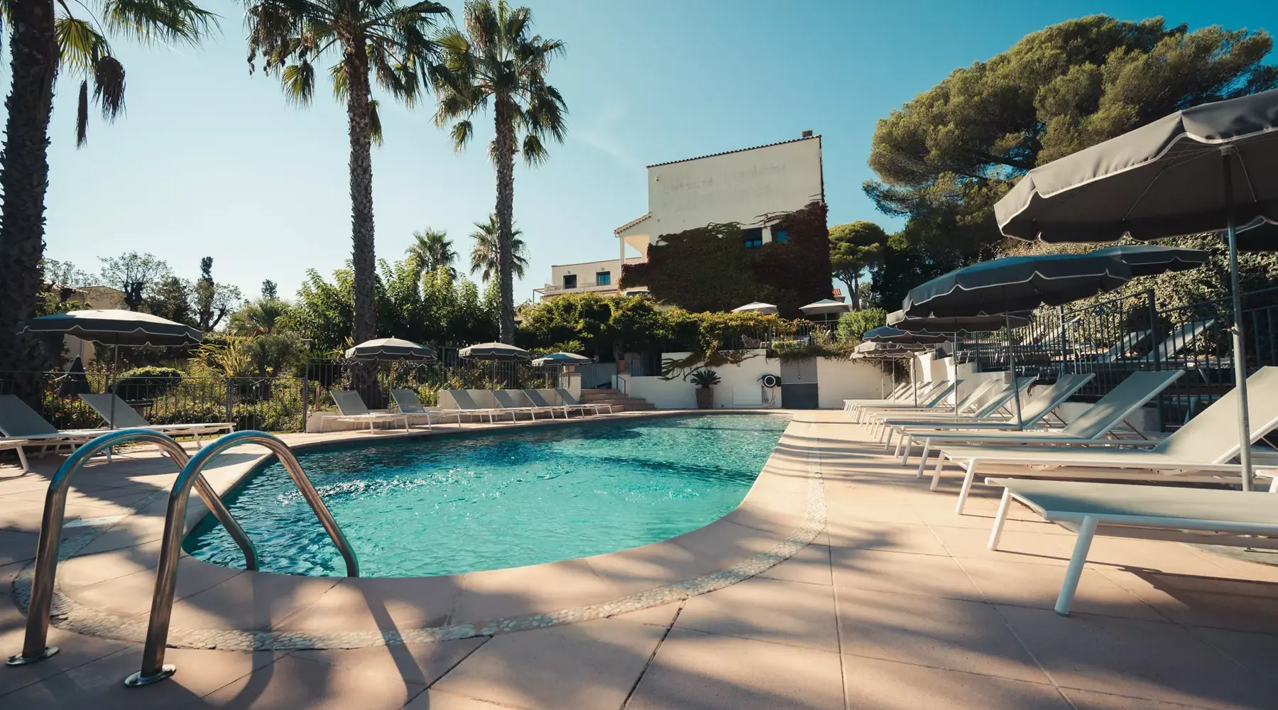 Zwembad van Hotel Le Catalogne
