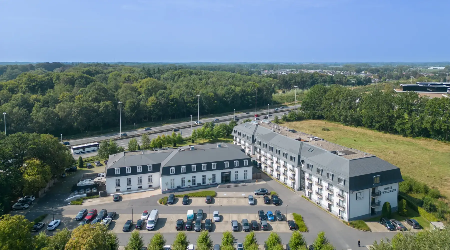 Photo aérienne de l'hôtel Van der Valk Brugge-Oostkamp