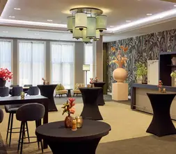 Vergaderzaal Tulp 6-7 in receptieopstelling overdag