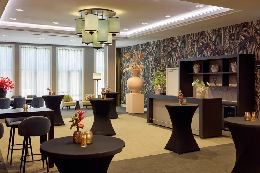 Vergaderzaal Tulp 6-7 in receptieopstelling overdag